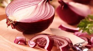 为什么切洋葱时会流泪？如何应对？